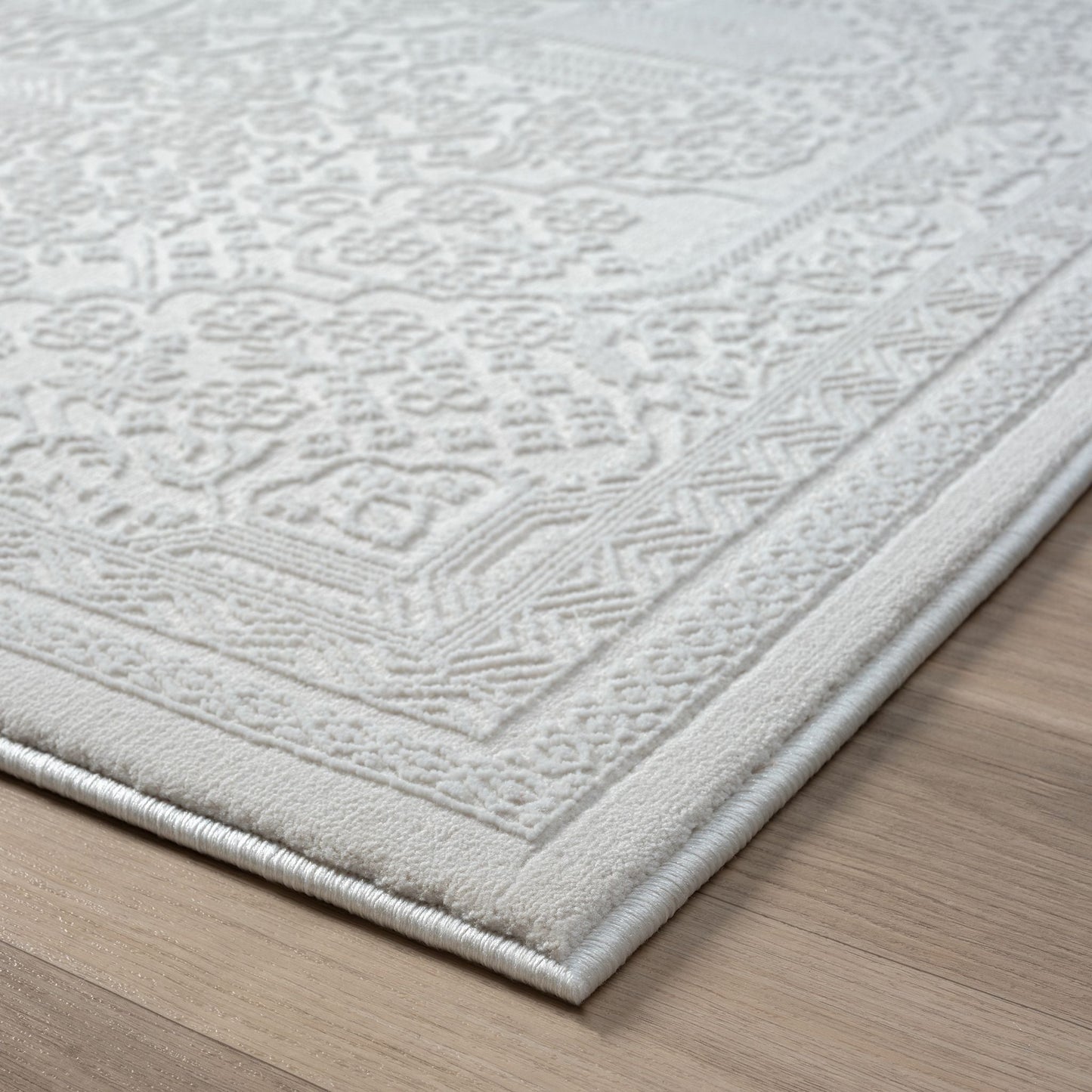 Fable 471  Runner Ivory